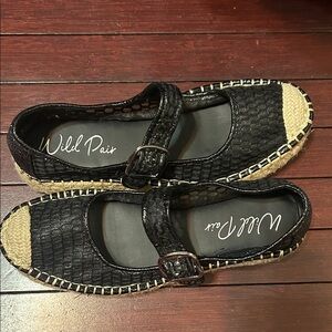 Wild pair rafia shoes